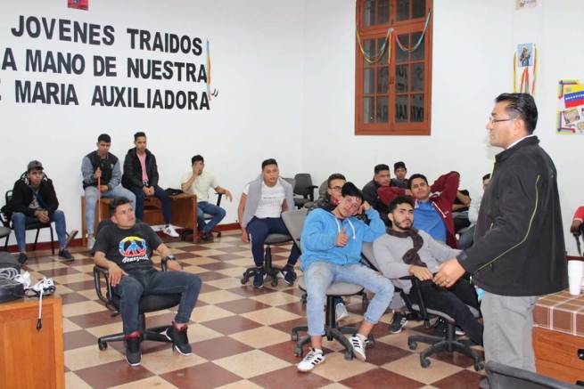 Perú – “Dios nos invita a mirar y preguntarnos qué debo hacer”:  P. Jose Valdivia en la casa para migrantes y refugiados venezolanos