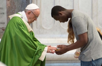 Vatican - Migrants, Pope Francis: only sensible answer is solidarity and mercy