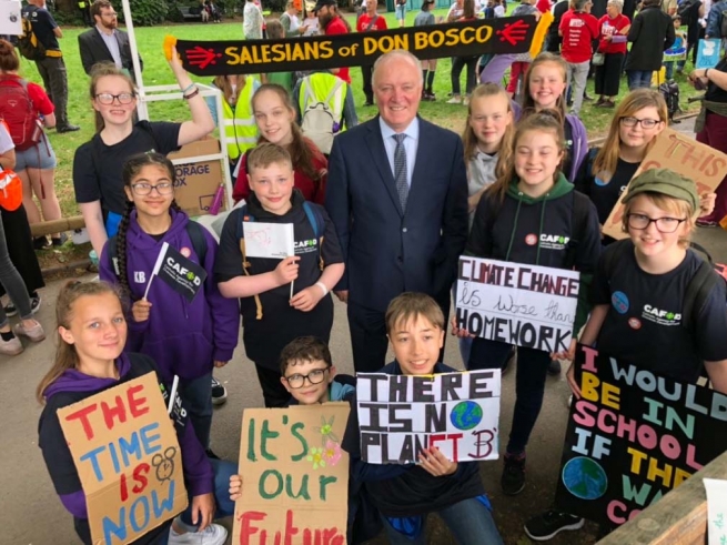 Great Britain – Salesian Students from Bolton speak up for our planet & the poor at Westminster & on BBC TV