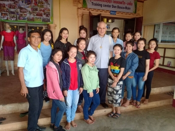 Laos - Visita de Don Guillermo Basañes