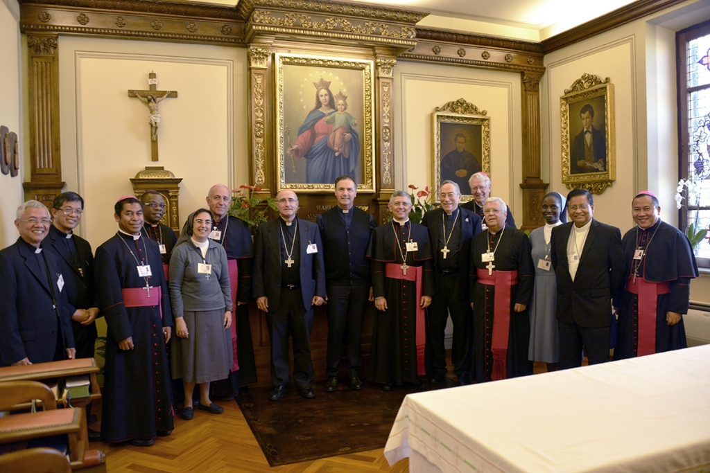 Vatican - Visite des participants au Synode à la communauté salésienne du Vatican