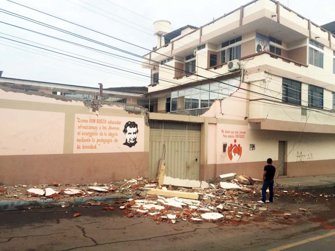 Ecuador - The Salesians in Manta supporting the earthquake victims