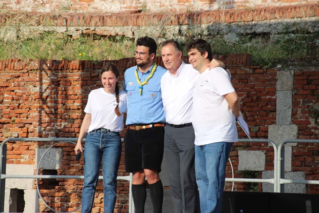 Italia - El Rector Mayor en Livorno por los 125 años de presencia salesiana: "Somos felices cuando amamos"