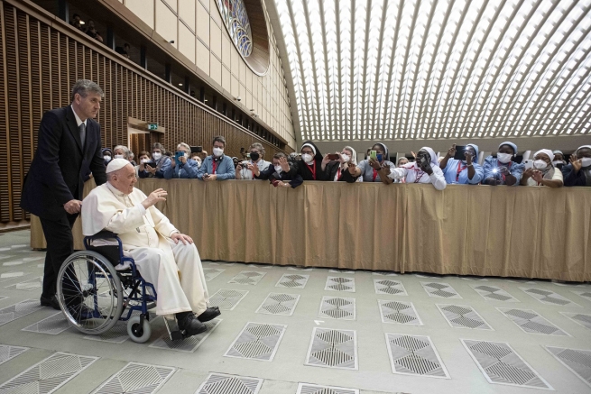 Vatican – Pope to Superiors General of UISG: "I count on you in this synodal process"