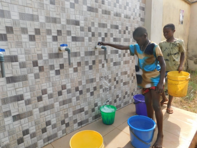 Nigeria – “Clean Water” para más de 20.000 personas gracias a la iniciativa de “Salesian Mission”