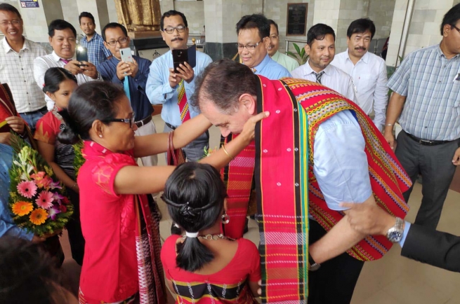 India – “Conozcan cada vez mejor a Jesús, es el secreto del éxito en la vida”: Padre Ángel Fernández Artime