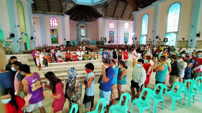 Philippines – L’œuvre « Don Bosco Victorias » aide 2 600 familles qui ont subi l’inondation