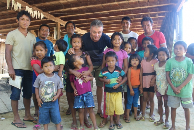 Brésil - La Veillée Pascale dans la mission à Iauaretê