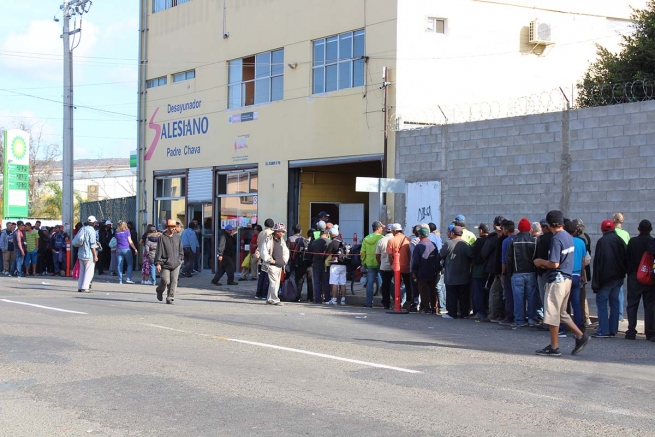 Mexico - "Migrant Caravan": Salesian refectory "Padre Chava" acts to help