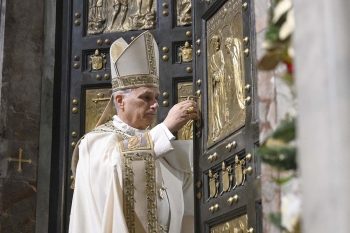 Vatican – Pope Leo XIV closes the Holy Door: with God, everything changes. No violent person will rule his streets