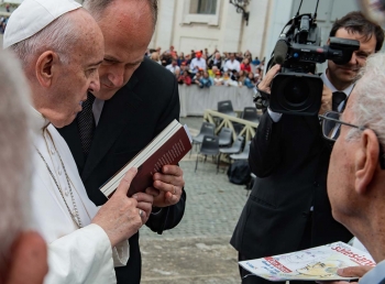 Vaticano - Participantes do Encontro Internacional do Boletim Salesiano encontram o Papa