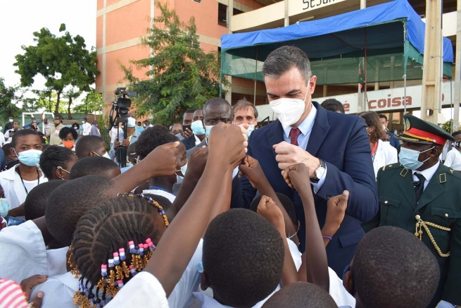 Angola - El presidente del Gobierno de España visita la escuela “Dom Bosco” de Luanda