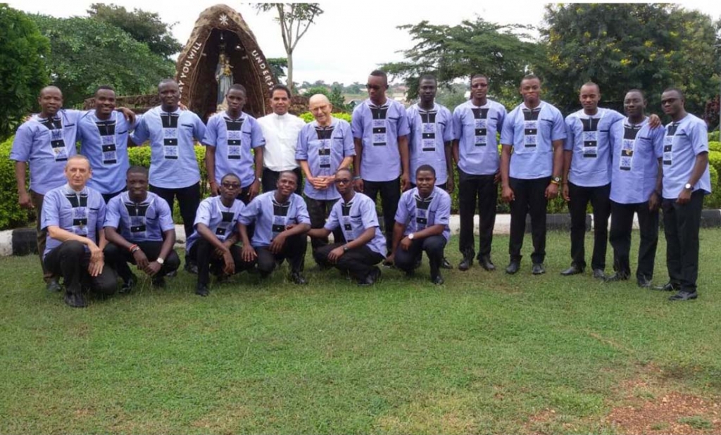 Ghana – Tredici giovani emettono la prima professione religiosa