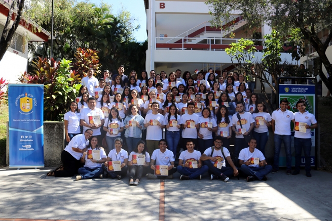 El Salvador – Sans barrières pour parler : promotion de la première classe du cours en langue des signes