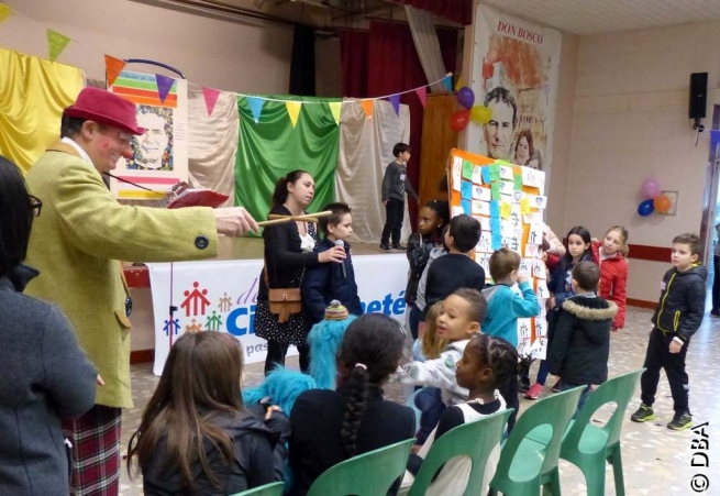 Francia - En Niza, un centenar de jóvenes redescubren los pasos de Don Bosco