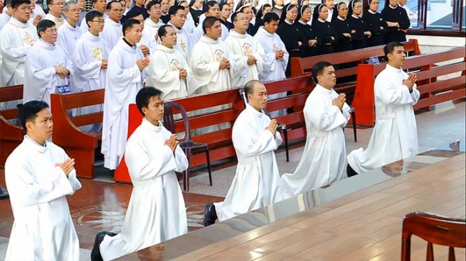 Vietnam - Deacon ordinations of five Salesian clerics