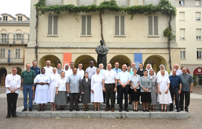 Włochy – Przełożony Generalny Salezjanów ze swoją Radą przyjmuje Przełożoną Generalną Córek Maryi Wspomożycielki i jej Radę