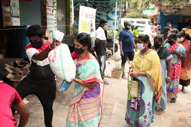 Inde – La Province de Bangalore et l'ONG BREADS à la pointe des efforts de secours aux victimes de la pandémie