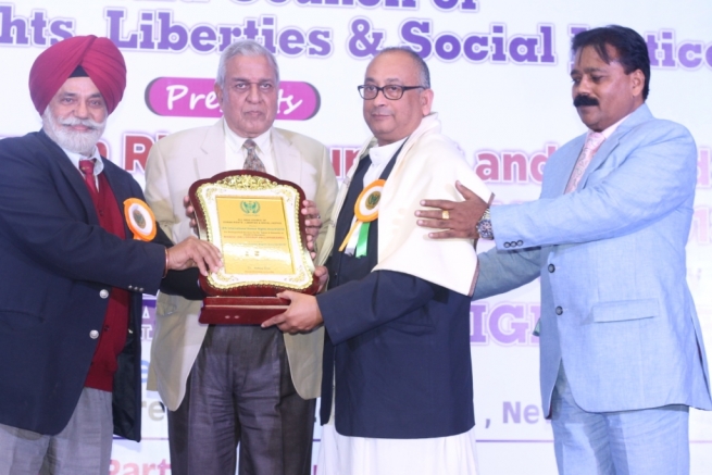 India – El obispo Pallipparambil, SDB, obtiene prestigioso premio por su empeño en la educación y en la salud