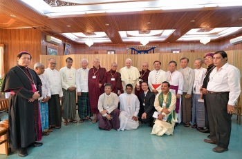 Myanmar  - Le Pape François rencontre les leaders religieux