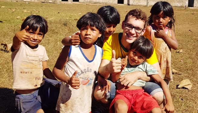Brasil – “Aprendí a ser más humano”: El voluntariado Universitario Salesiano de Bruno Sérgio Silva Abbade