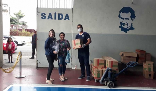 Brazil - "Dom Bosco Bom Retiro" Salesian Institute helps families