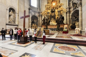Vatican - Passage des symboles de la JMJ