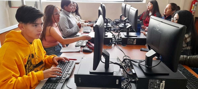 Equateur - « El Gris, la radio, » une proposition de jeunes pour les jeunes