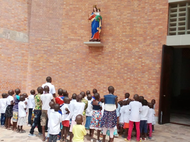 Burundi - Poor and abandoned children of Bujumbura ask for help from Mary Help of Christians