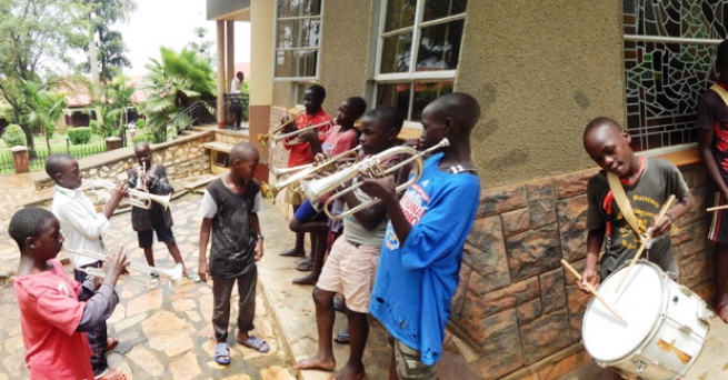 Uganda - Educating through music: the band of Don Bosco School in Kampala