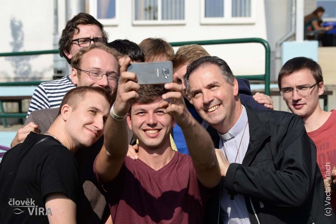 Czech Republic - Dialogue between the Rector Major and young people