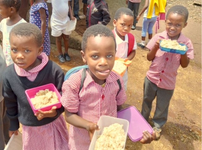 eSwatini – More than 2,300 people have better nutrition thanks to rice-meal donation