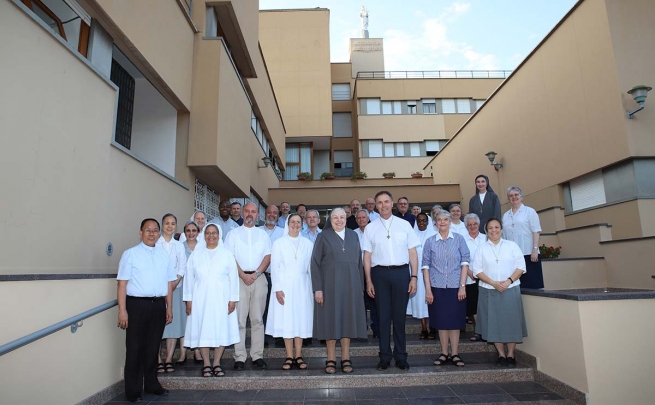 Italia - Fraternidad y gratitud: los Consejos generales FMA y SDB se han reunido para un encuentro fraterno