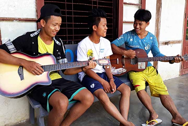 Myanmar – Les nouveaux “Barthélemy Garelli” sont éduqués au centre de Formation Professionnelle de Myitkyina