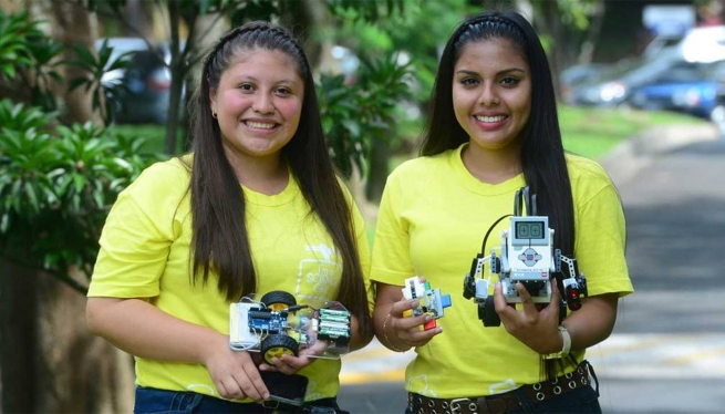 El Salvador - Don Bosco University encourages girls to study Technology