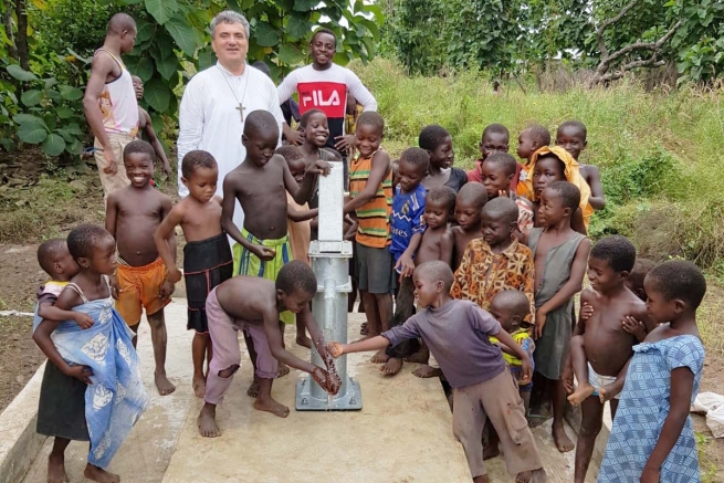 Ghana – Dare da bere agli assetati: il sostengo salesiano internazionale alle piccole comunità rurali
