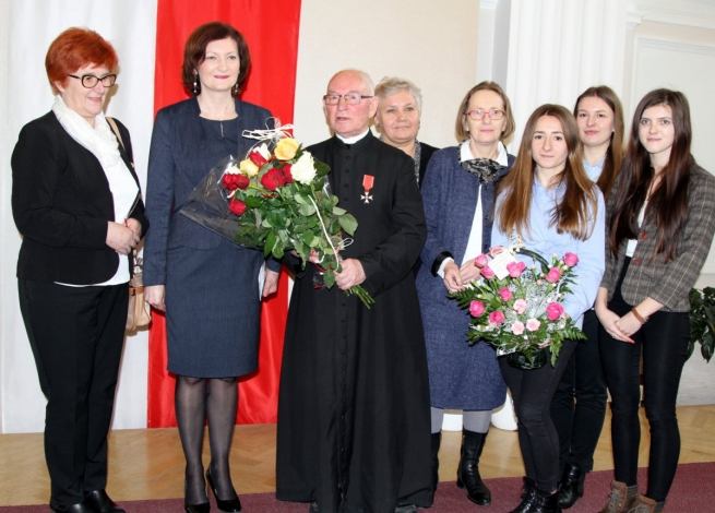 Polonia – Onorificenza statale al salesiano don Tadeusz Pater