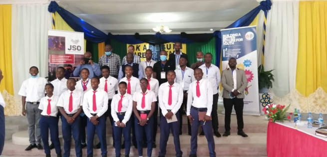 Tanzania - "Jornada sobre la carrera profesional" para los estudiantes de "Don Bosco Iringa"