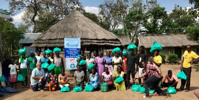Ouganda - Les missionnaires salésiens de Palabek apportent une aide alimentaire à 800 personnes