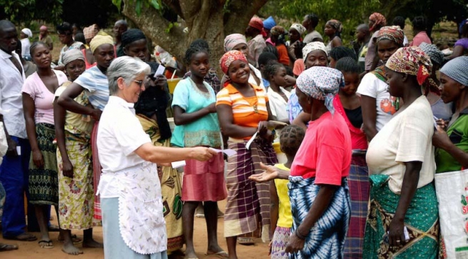 Mozambique - Sr Teixeira, mother to many children