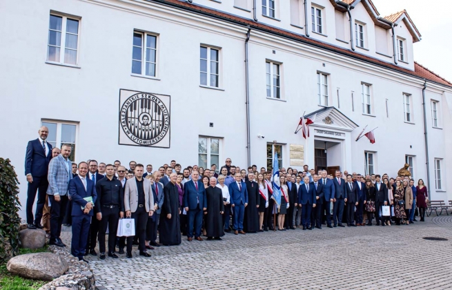 Pologne – 25 ans de service précieux du Lycée Salésien de Musique de Lutomiersk