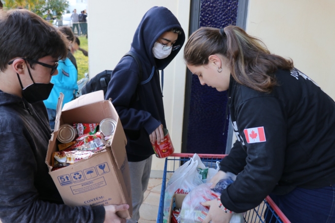 Brasil – "Voluntariado misionero", viaja por Mato Grosso llevando alimentos donados y solidaridad a los pueblos indígenas