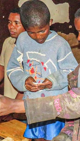 Madagascar – Dans la prison pour mineurs d'Anjanamasina, les Salésiens appliquent à la lettre l'enseignement de Don Bosco : faire en sorte que les jeunes se sentent aimés