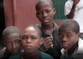 Angola - Omar Mohamed, un panadero musulmán se comprometió regalar pan para los “meninos de rua” de Don Bosco