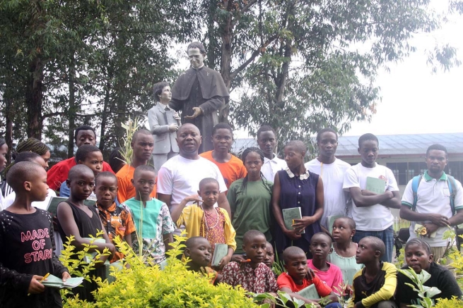 R. D. do Congo – Os jovens do Dom Bosco Shasha, refugiados em Goma, voltam às aulas no Dom Bosco Ngangi