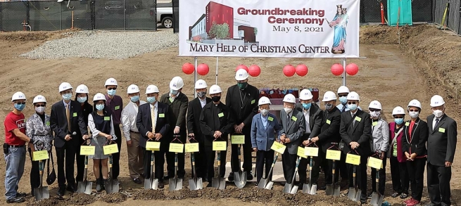 Estados Unidos – Cerimônia de início das obras do "Centro de Maria Auxiliadora" em Los Angeles (CA)