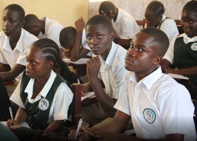 Liberia – Un nuovo laboratorio scientifico presso la scuola “Maria Ausiliatrice”