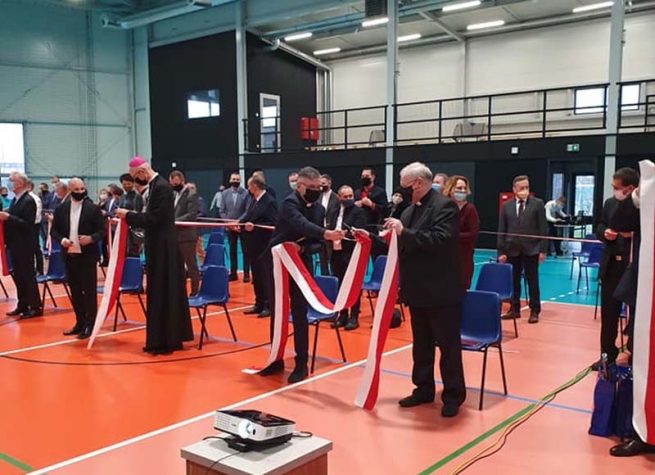 Polonia - Inauguración y bendición del nuevo pabellón deportivo en Elk