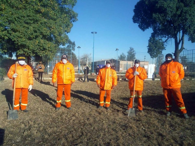 Argentina - A obra salesiana de Santiago del Estero participa do plantio de mais de 400 árvores