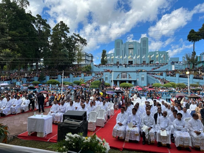 India – Misa de clausura de la visita del Rector Mayor por el noreste del país